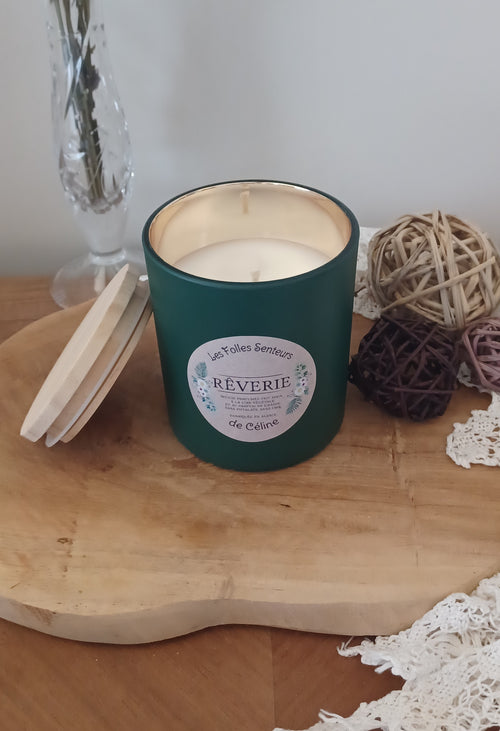 Bougie à base de cire de colza, parfum Rêverie à l'eucalyptus et aux notes citronnées