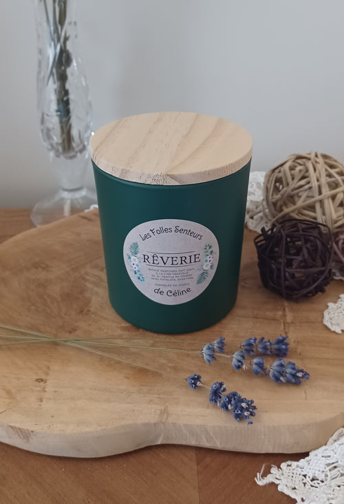 Bougie à base de cire de colza, parfum Rêverie à l'eucalyptus et aux notes citronnées