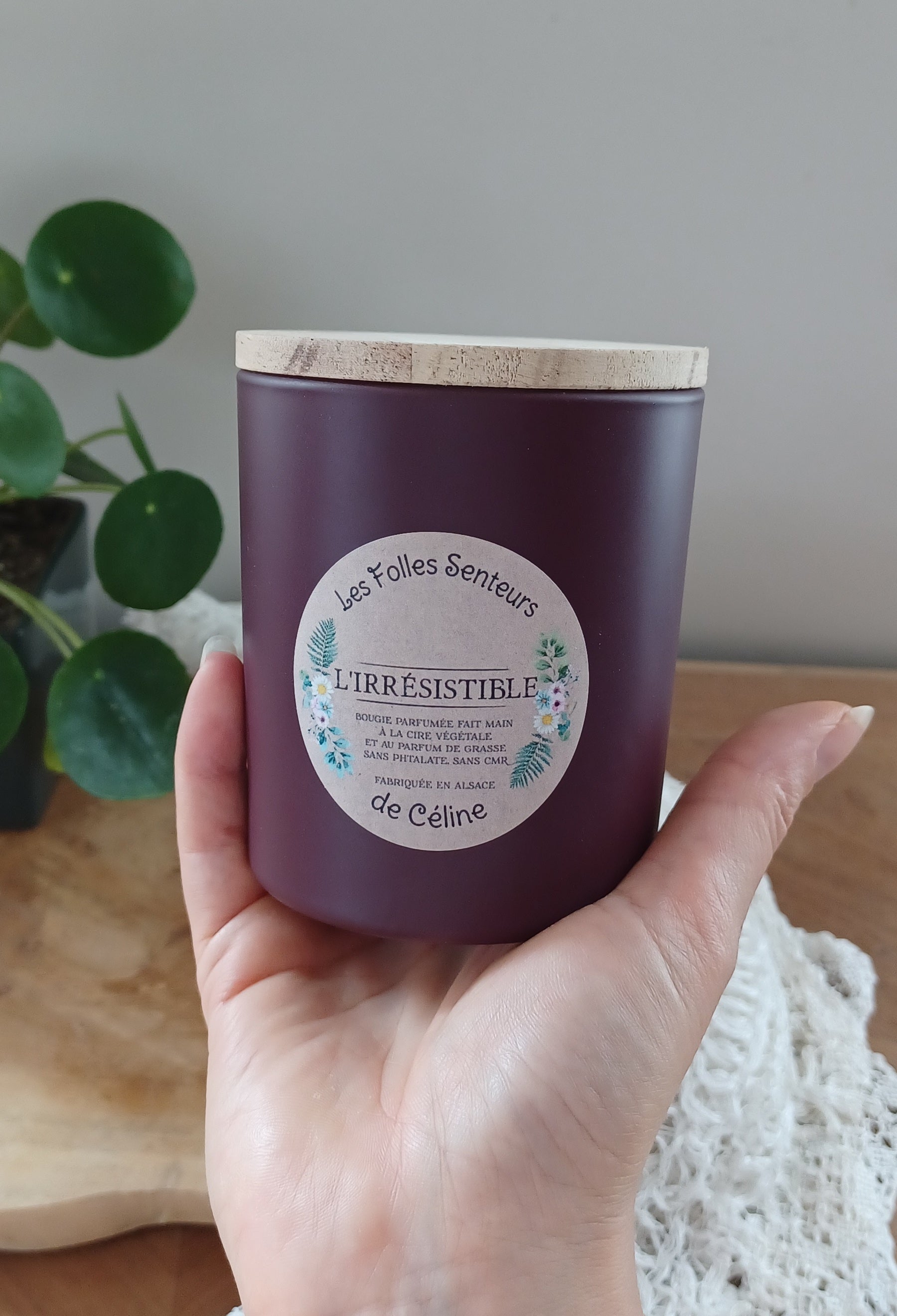 Bougie L'Irrésistible à la cire de colza et aux notes de fruits rouges et santal