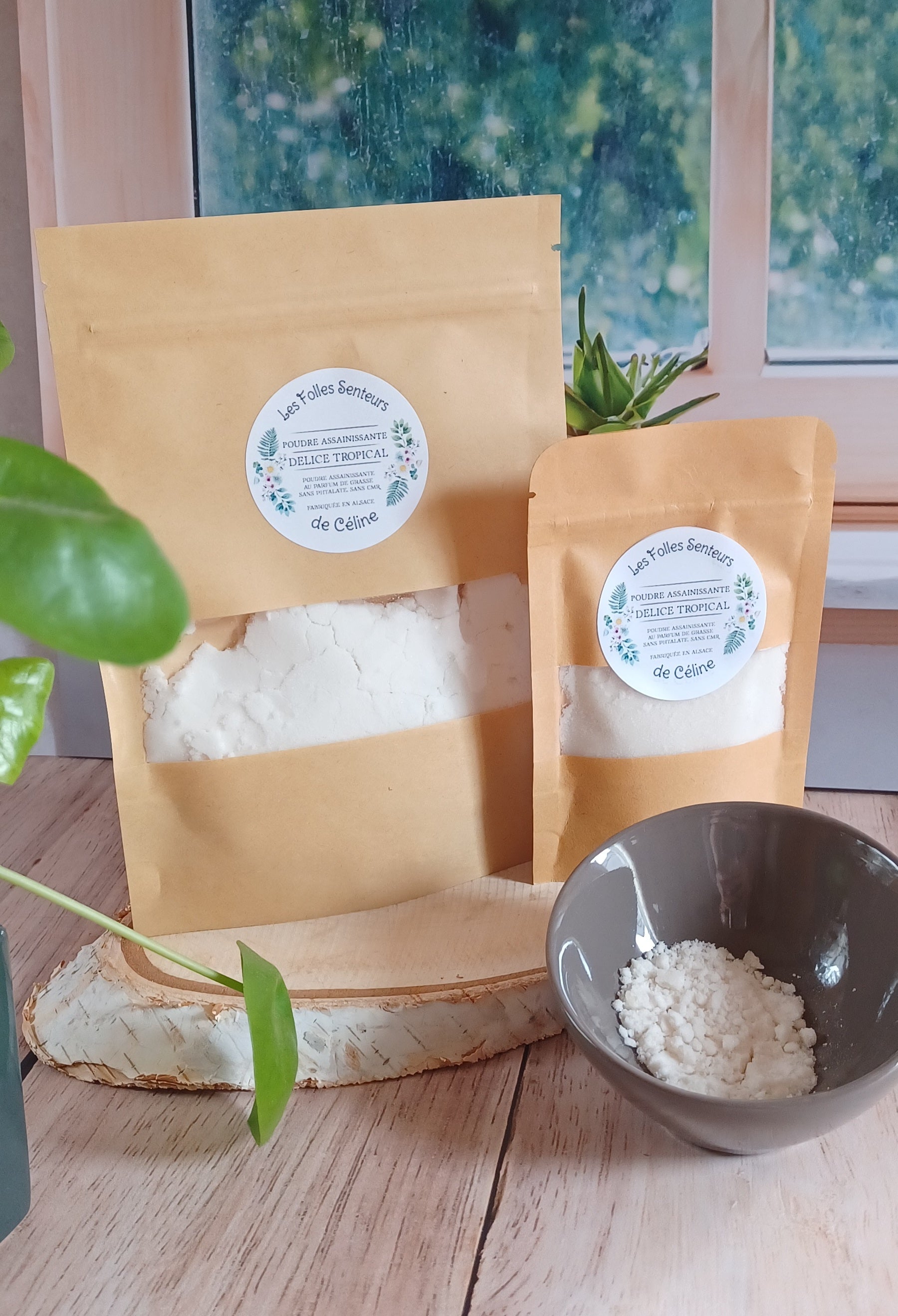 sachets de poudre assainissante parfum Délice Tropical en 50g et 100g