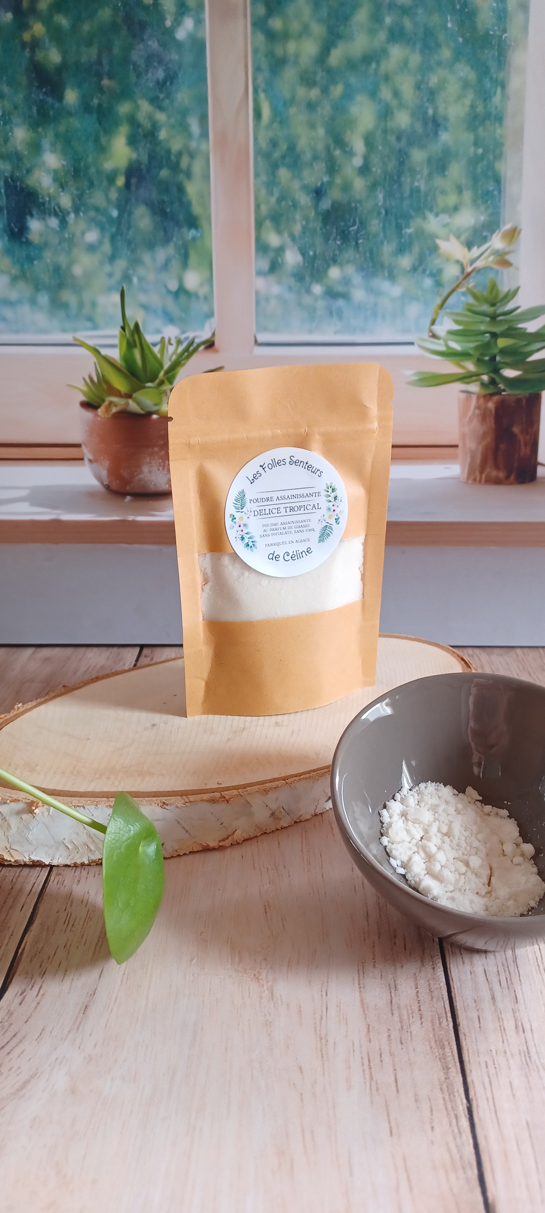 sachet de poudre assainissante parfum Délice Tropical en 50g