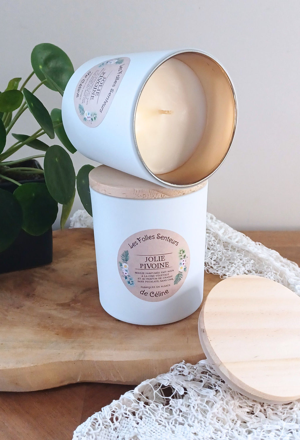 Bougie parfum Jolie Pivoine aux notes de pivoine et de lilas, à la cire de colza