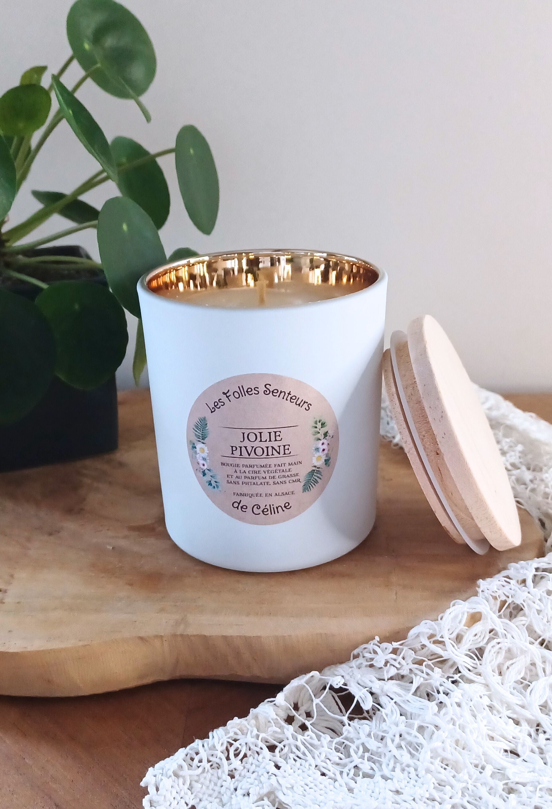 Bougie parfum Jolie Pivoine aux notes de pivoine et de lilas, à la cire de colza