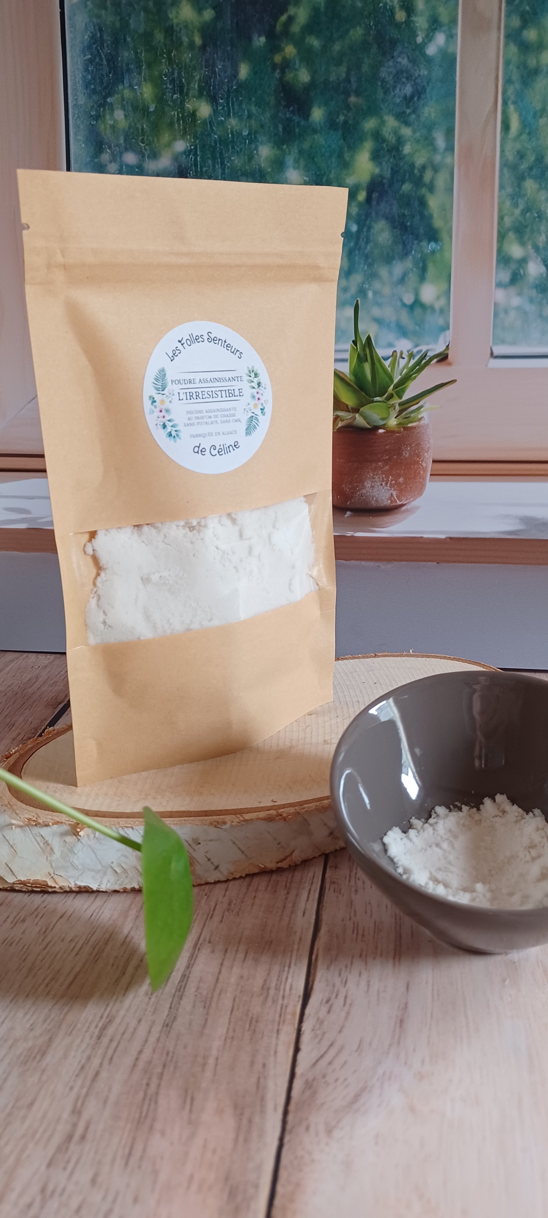 sachet de poudre assainissante parfum L'Irrésistible en 100g